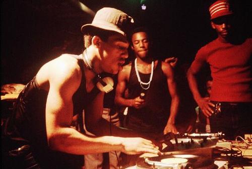 Jamaikā Amerikas radio... Autors: iksa Hip-hops nav tikai mūzika, tā ir vesela kultūra