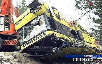 2004 gada 31 decembris Uz... Autors: Babadūks Lielākās autokatastrofas uz Latvijas ceļiem.