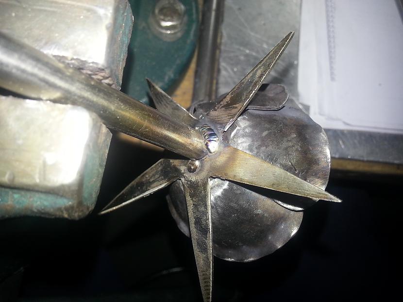 uzliekam piecsturu... Autors: kpot Roze no metāla. Never ending rose. Metal rose hand made