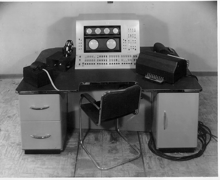 1951gadsnbspScaronahsScaronahs uz Ferranti Mark 1 Manchester Electronic Computer Uz scaronī datora Doktors Dītrihs Princs Dr Dietrich Prinz uzrakstīja pascaronu pirmo scaronaha programmu Scaronim datoram gan nebija displejs un tas spēja atrisināt tikai quotmats divos gājienosquot problēmas jo tam nebija pietiekami liela atmiņa lai varētu pilnībā ieprogramēt pilnīgi visu scaronaha spēli Dators katru gājienu risināja 15 20 minūtes Tāpat programmā netika iekļauta rokāde bandinieku pirmais divu lauciņu gājiens en passant bandinieku paaugstināscaronana uc gājien... Autors: Werkis2 Datorspēļu vēsture (1887.-2015) + Interesanti FAKTI (Citur vairāk neatradīsi !)