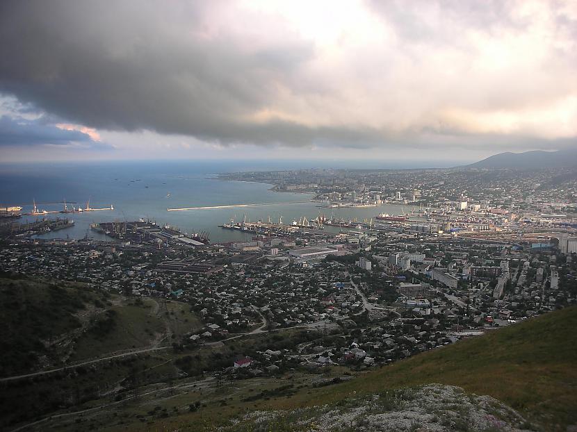 Skats uz Novorsijsku... Autors: rasiks Kā mēs uz Sočiem braucām.