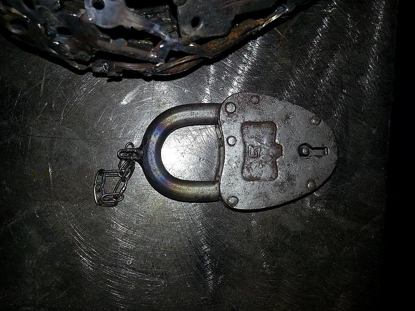 Scaronis karājas iekscaronpusē Autors: kpot DIY. Heart from keys..