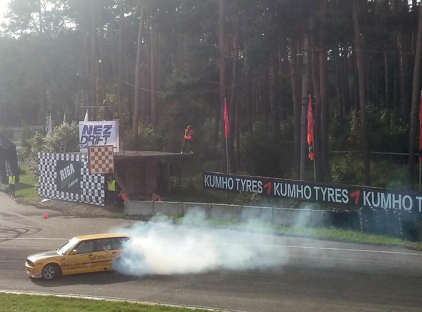 K Sapals vadot BMW... Autors: Fosilija NEZ PRO drifta 3.posms un Latvijas drifta čempja 6. posms