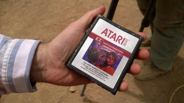 1983 1984gads Vidēospēļu... Autors: Werkis2 Sabojāti Ziemassvētki un videospēļu industrija E.T spēles dēļ (1983.g)