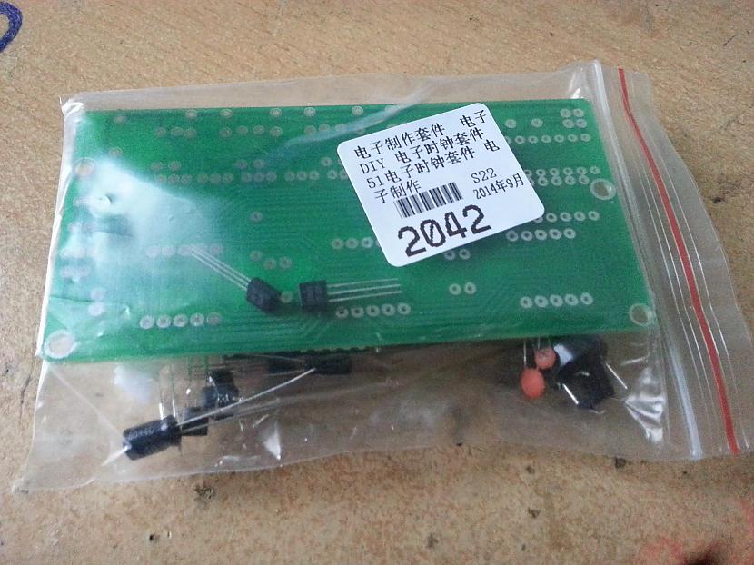Paciņas otra puse un pāris... Autors: SGTC DIY KIT elektroniskais pulkstenis