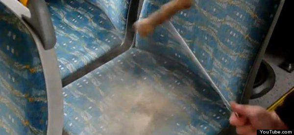Autors: Yanara Kāpēc sabiedriskā transporta krēsliem ir tik nepievilcīgs raksts?