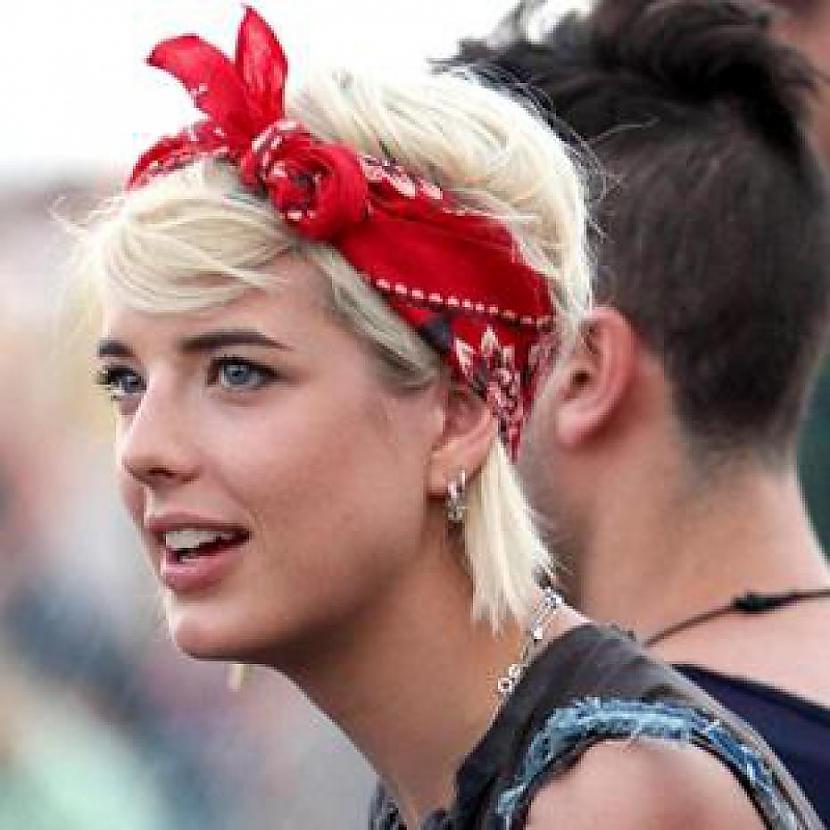 Bandanas bandanas bandanas... Autors: matilde Kāda bija dzīve 5 - 10 gadus iepriekš? Raksts nostalģijas radīšanai