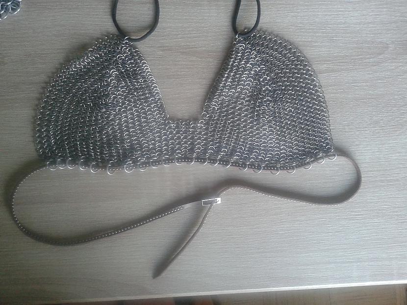 Kausu iekscaronējās malas... Autors: Tim3D Bruņu bikini