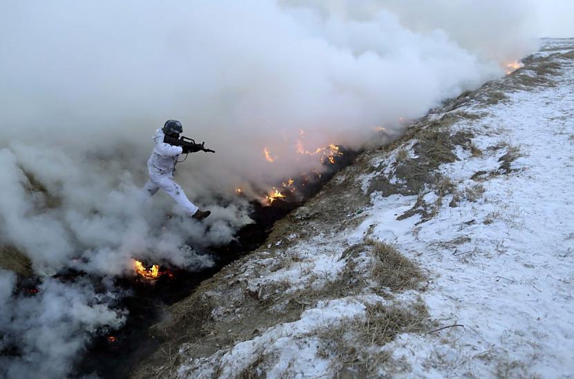 Scaronķērscaronļu zonas... Autors: Heroīns14 Ziemas karavīru stindzinošie treniņi Ķīnā