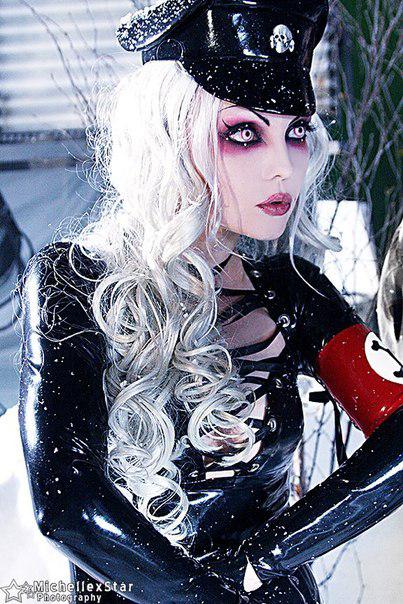 Autors: infectedgrrl Red Queen (ex Demona Mortiss)