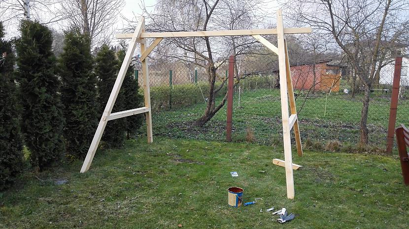 Vēl tik nokrāsost vajadzētu Autors: I Like to Make Stuff Kā uztaisīt dārza šūpoles