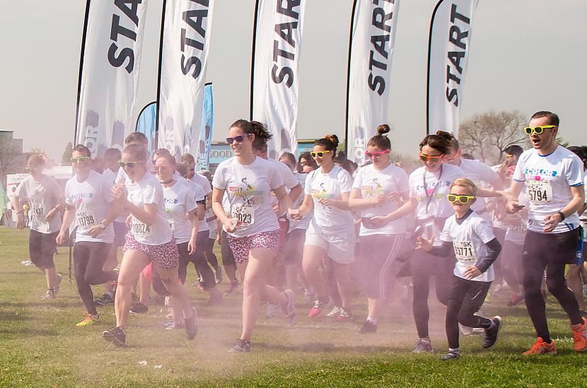 Autors: ugnotbug Color Me Rad UK - piecu kilometru skrējiens dzīves izkrāsošanai!
