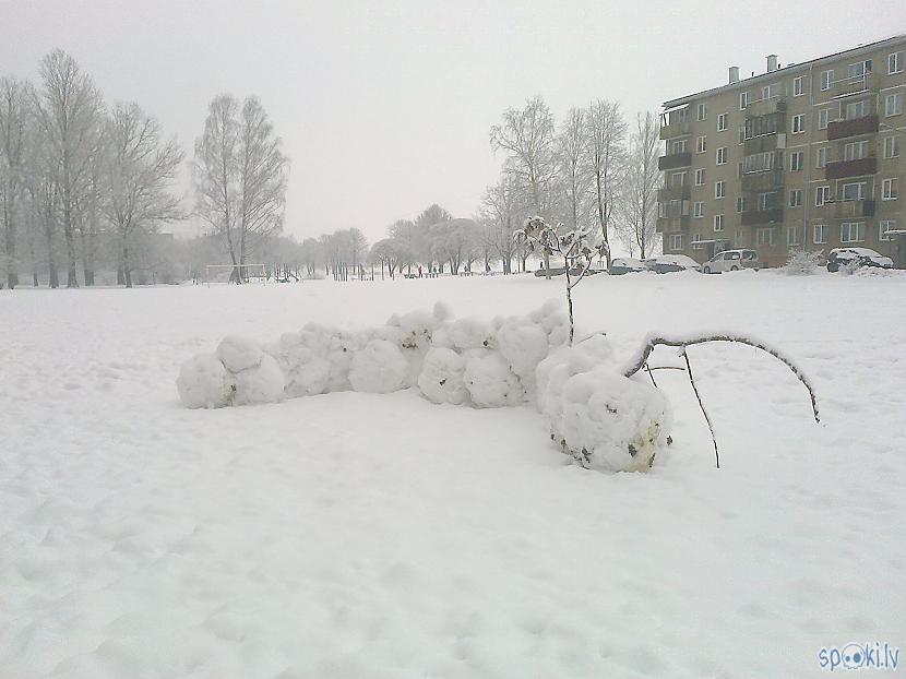 Kas paslēpies aiz... Autors: ezkins Sapnis vasaras nak... tfu, ziemas dienā