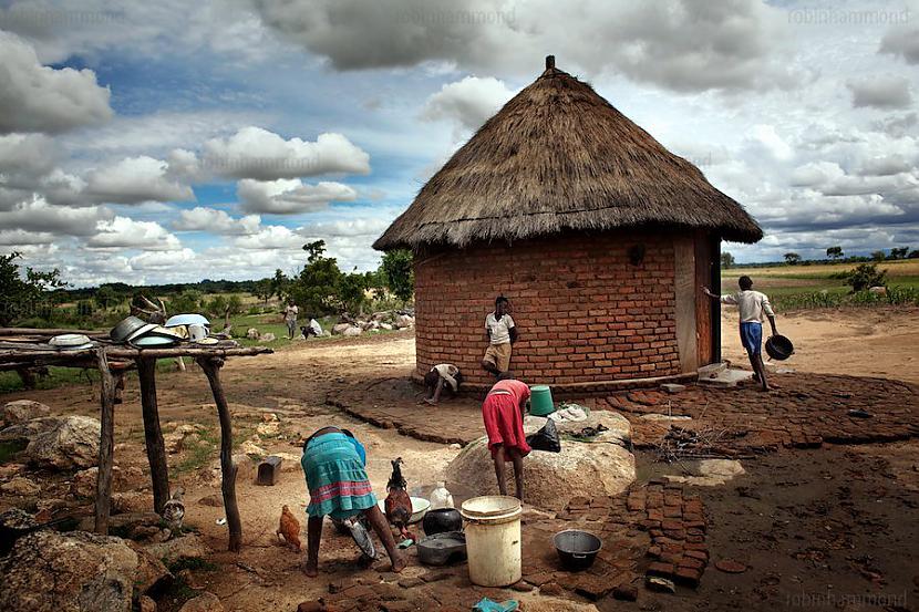 Zimbabve ir vēl viena no... Autors: mellom Valstis, kurās ir zemākais dzīves ilgums