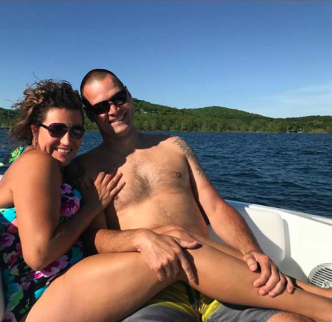 Es scarono attēlu jau... Autors: KALENS Vīrietis aizsviļas Facebookā par «piedauzīgu» ģimenes foto! Ko Tu šeit redzi?