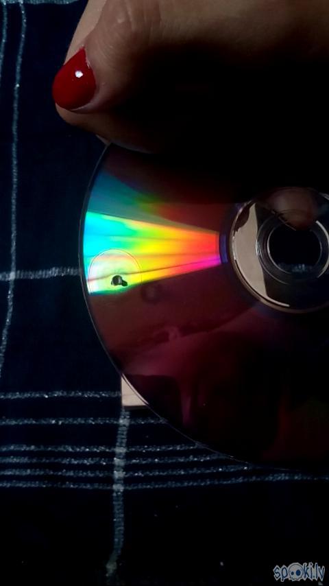 Sākumā visiem CD es izurbu... Autors: Dumpweed DIY CD disku aizkari