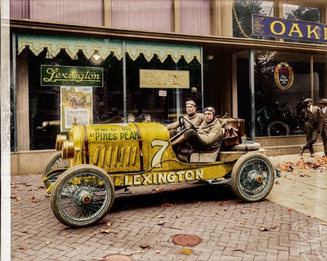 Otto Lescaronē un Mehāniķis... Autors: Lestets Pirmo automobīļu un motociklu krāsotās fotogrāfijas no 20. gs. sākuma