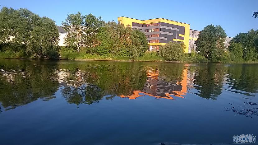 Te es peldējos Aizpeldēju... Autors: ĶerCiet Sveiki.