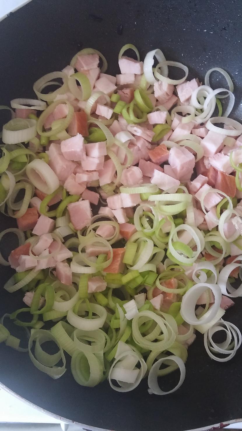 Jau panna kupinata krutina... Autors: Piparmētra11 Brokastīs omlete.