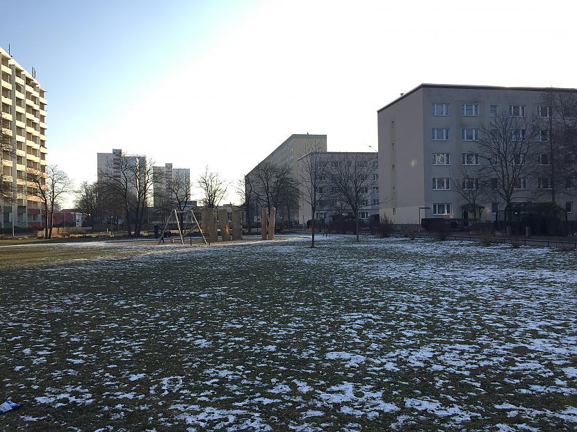 Mājās es runāju abās valodās... Autors: Latišs Skarbā patiesība par skolām