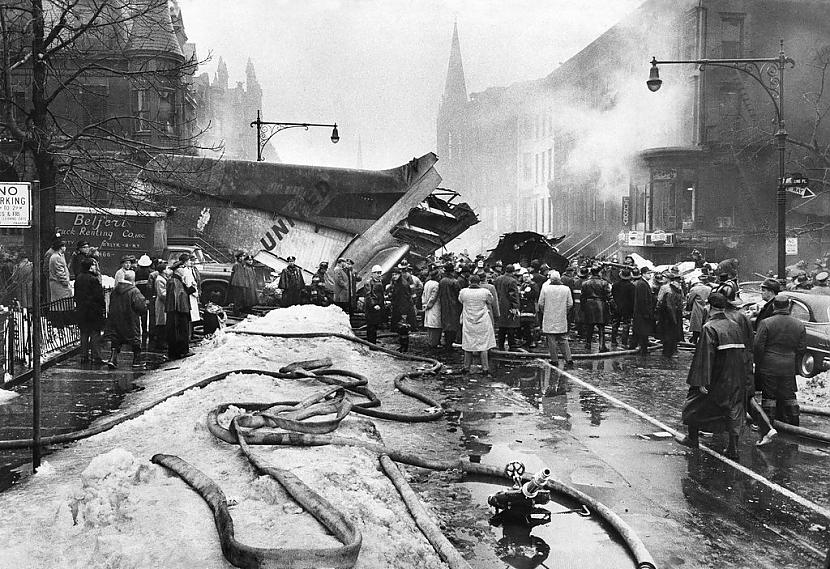 8 vietaSadursme virs... Autors: Vangs Čingčangčongs 10 traģiskākās lidmašīnu sadursmes gaisā aviācijas vēsturē
