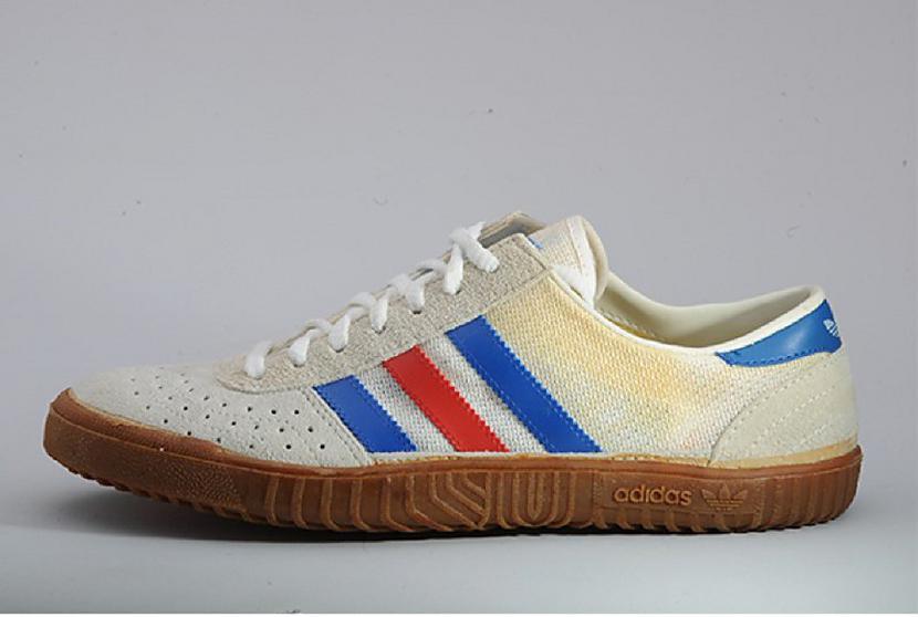 Adidas botesnbspTagad dažāda... Autors: pyrathe 10 lietas, kuras vēl nesen skaitījās ļoti krutas