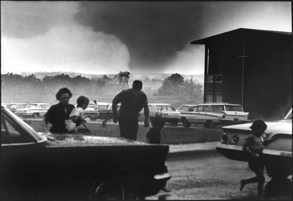1966 gada Topīkas tornado... Autors: Vangs Čingčangčongs Tornado lielpilsētās