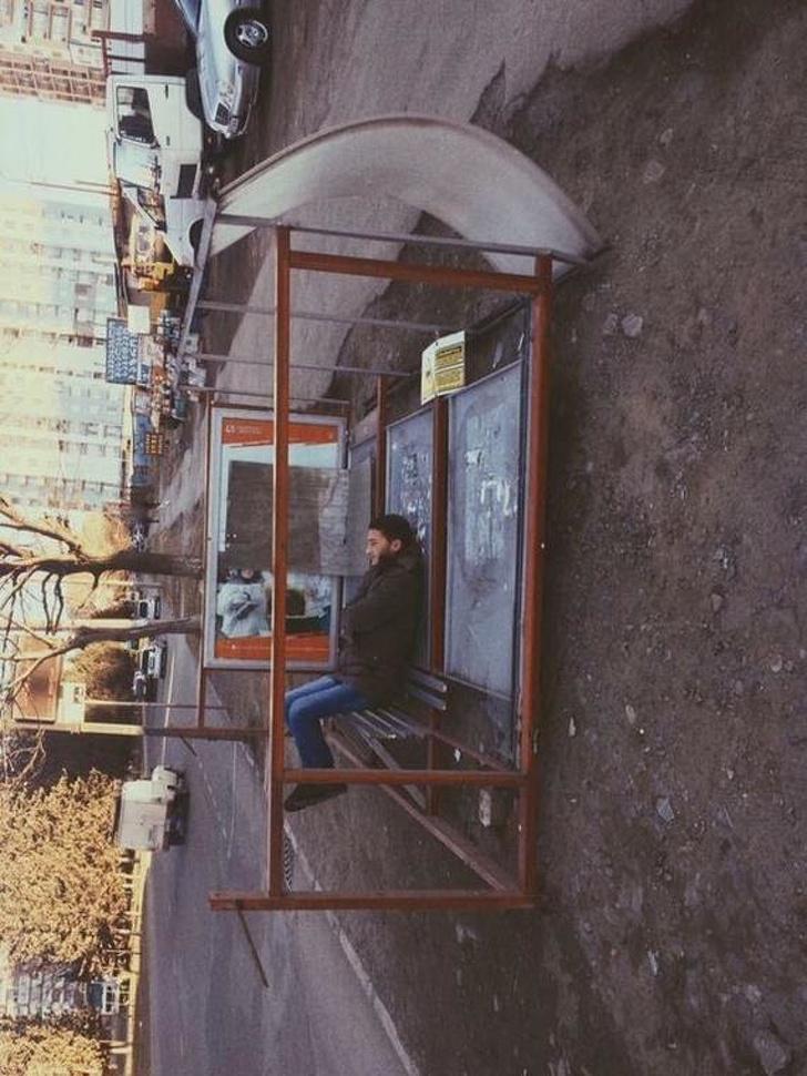 Kad tu gaidi autobusu... Autors: Lestets Fotogrāfijas, kas pārvēršas meistardarbos, ja tām pievieno īsto virsrakstu