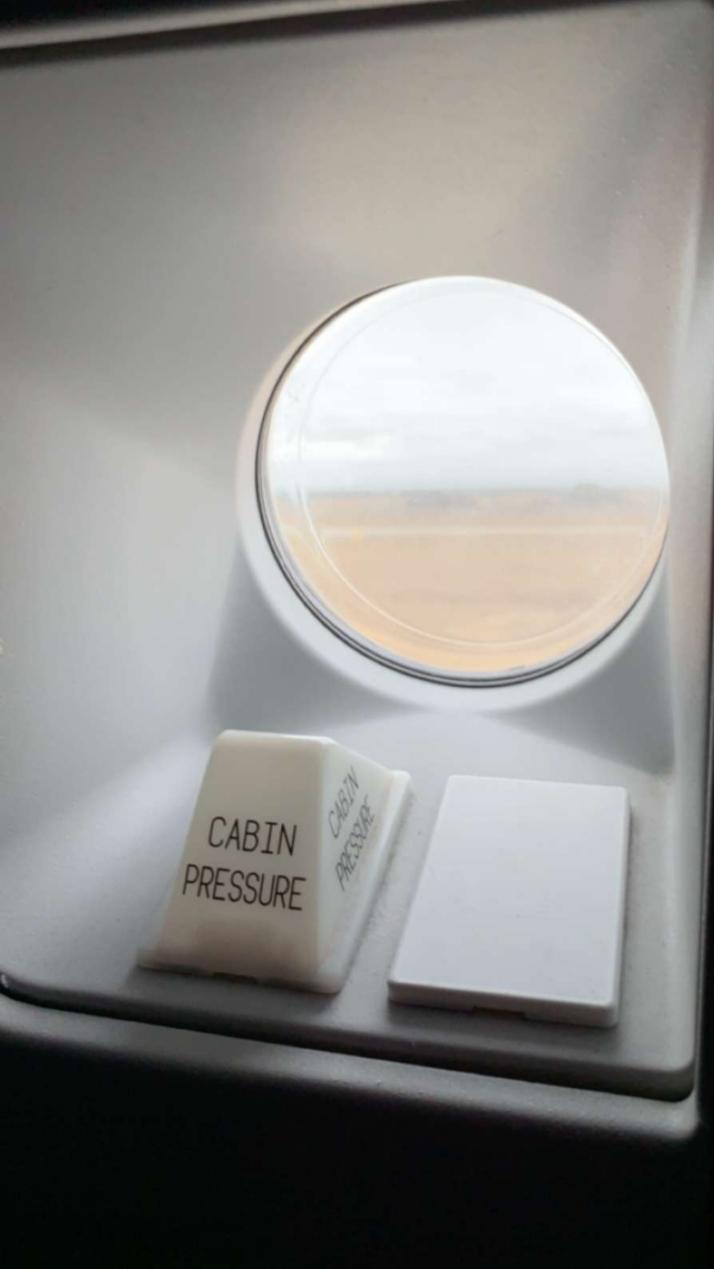 quotCabin crew arm the doors... Autors: Pam Ann Ko stjuarti dara starp lidojumiem?