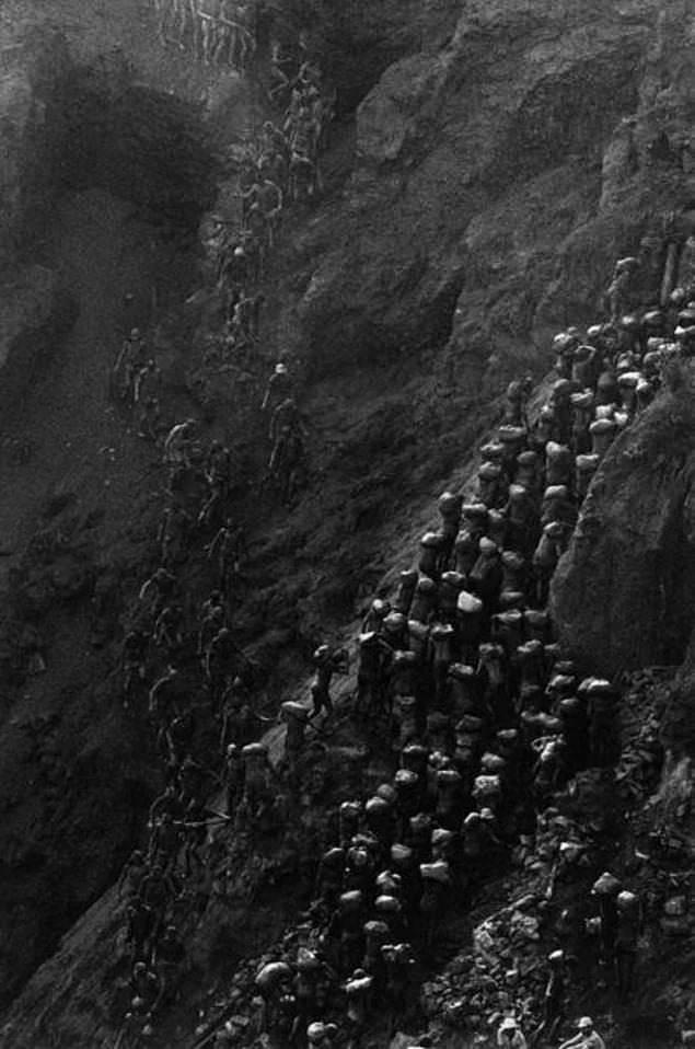 Autors: Lestets Elle zemes virsū: Serra Pelada zelta raktuves 1980-tajos