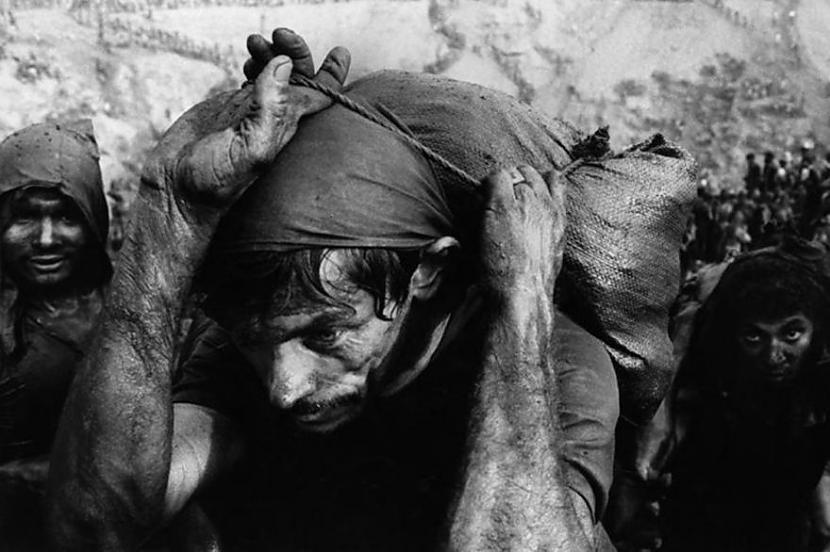 Autors: Lestets Elle zemes virsū: Serra Pelada zelta raktuves 1980-tajos