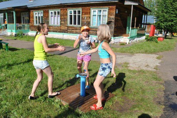 Autors: es tēvocis Emociju pilni attēli no viena Krievijas ciematiņa