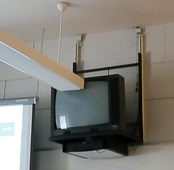 nbspGribēji televizoru... Autors: matilde 20+ pierādījumi tam, ka pašrocīgi veikts remonts - vissliktākais, kas var notikt