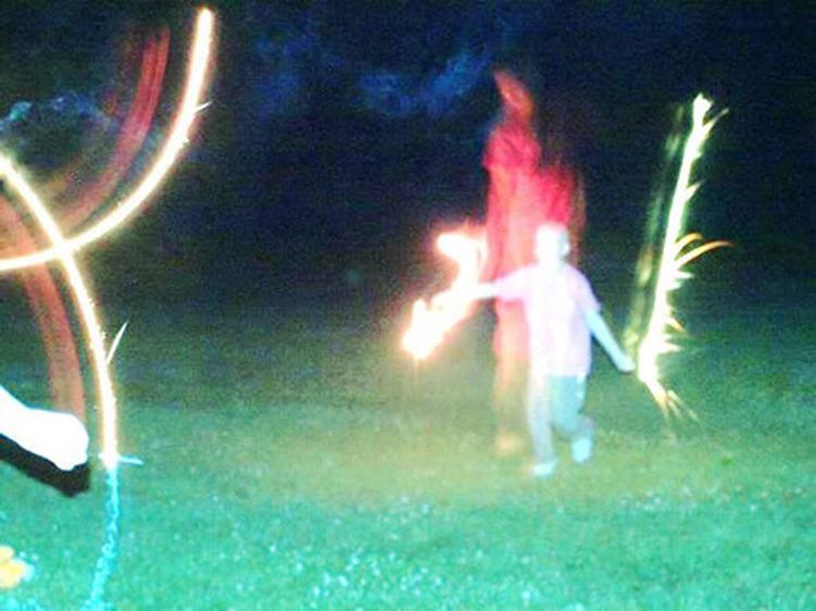 Vai Jaunava MarijaKāda... Autors: Lestets 12 pārliecinošas paranormālas fotogrāfijas, kas liks tev noticēt spokiem