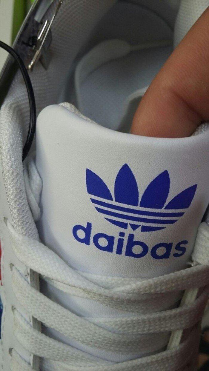 Autors: es tēvocis Piesmej zīmolu, kā arī daži ADIDAS KLONI