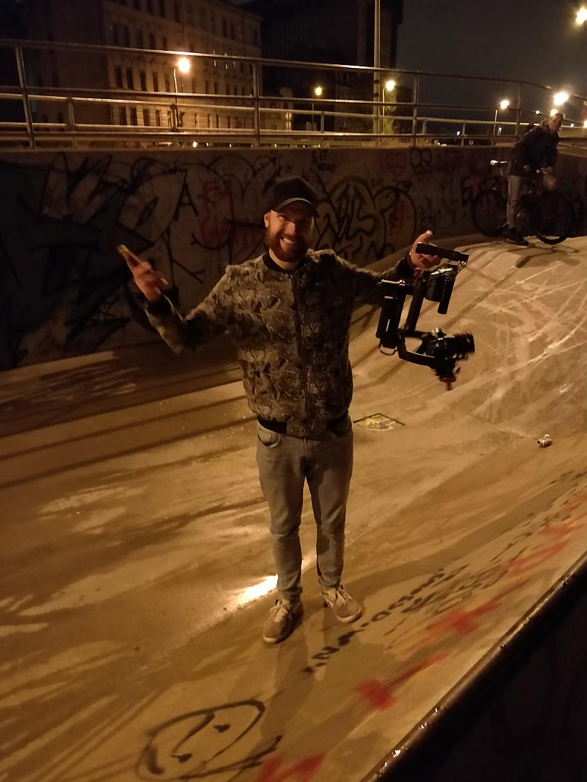 Autors: Sandis Kalniņš3 Dzelzskalns un Sandis iet pakaļ savam, un iemūžina to asa sižeta video