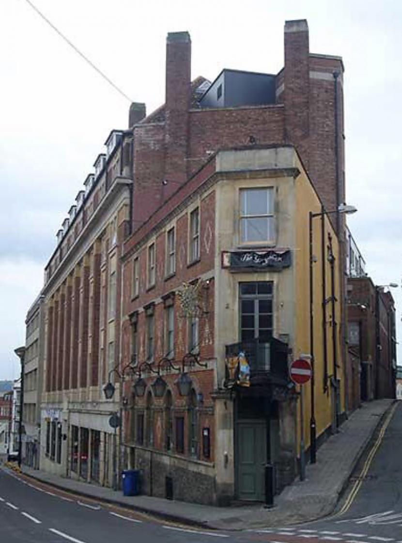 Lai arī kā tas nebūtu bet... Autors: Lestets Kādas ielas krustojums Bristolē 1866./2018. g.