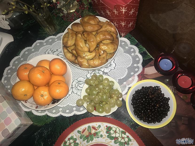 Jaungada galdiņ klājies Hmm... Autors: ezkins Nu vienu jau vēl var!