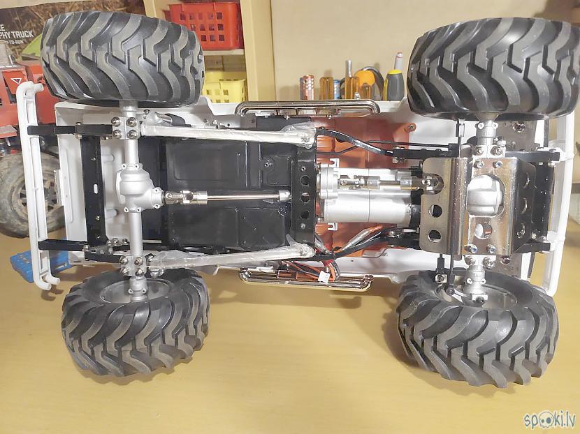 Autors: SalvatoreMundi Jauns radiovadāms auto, kastes atvēršana.