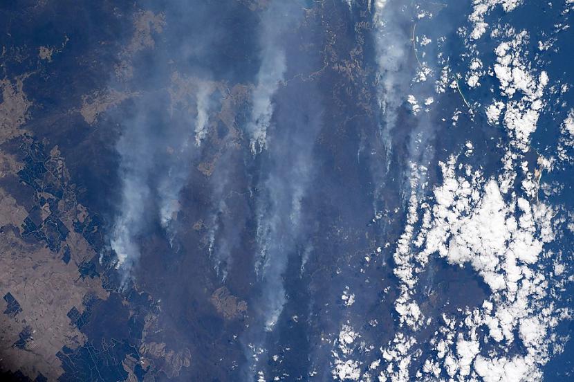nbspSatelīti jau... Autors: Lestets Astronaute dalās ar Austrālijas mežu ugunsgrēku fotogrāfijām no kosmosa