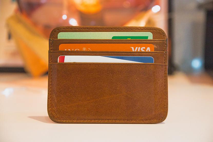 Atvērt bankas kontu un iegūt... Autors: Lestets 10 parastas lietas, ko pirms 100 gadiem sievietes nedrīkstēja darīt