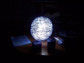 Kā uztaisīt skaistu galda lampu.