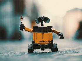 Robots izvairās no izslēgšanas lūdzoties, lai cilvēki to nedara