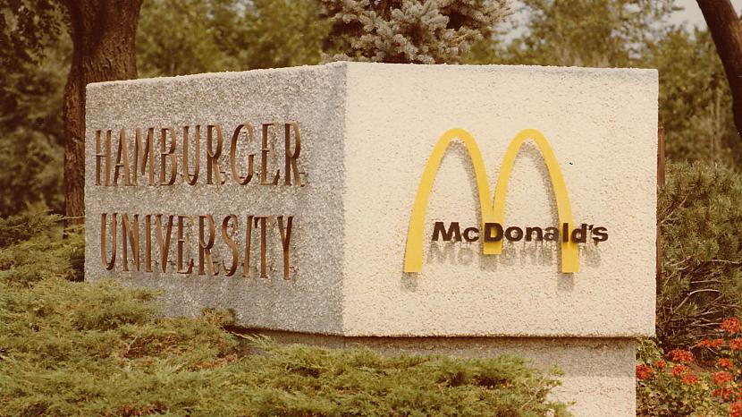 BurgerologsJap un tā bildē... Autors: ZZ Visss 8 riktīgi foršās profesijas, kuras Tu noteikti gribētu izmēģināt!