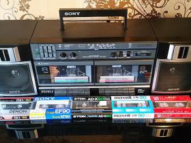 Mans retro boombox's SONY CFS-W365S