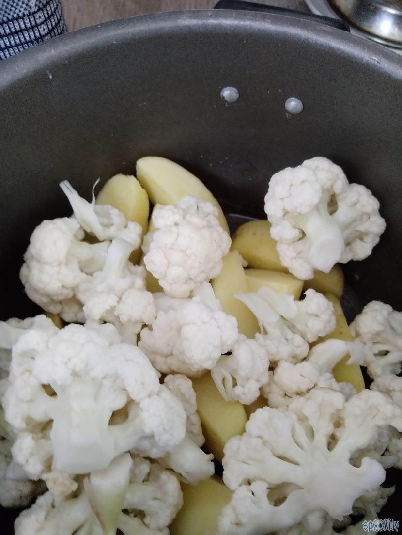 Ziedkaposts un kartupeļus... Autors: Piparmētra11 Sacepums siera mercē