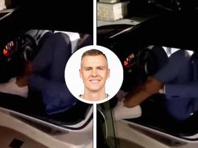 Video: Kristaps Porziņģis cīnās ar izkļūšanu no parasta auto