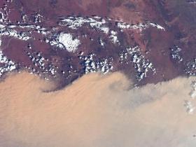 Astronaute dalās ar Austrālijas mežu ugunsgrēku fotogrāfijām no kosmosa